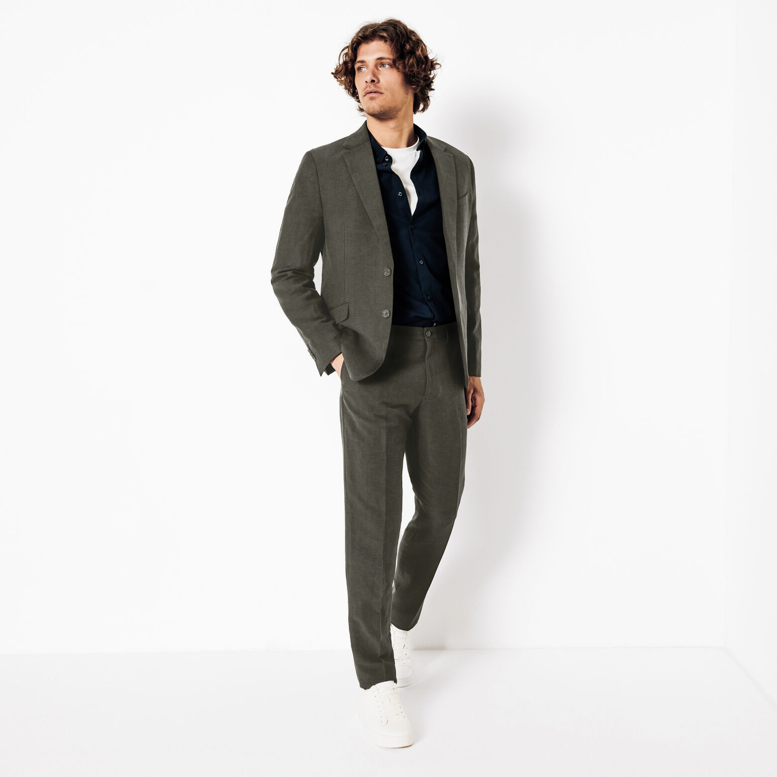 Pantalon de costume contenant du lin