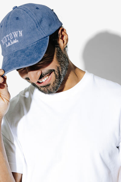 Casquette avec broderie